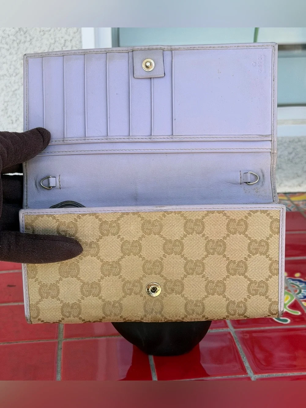 Gucci gg logo